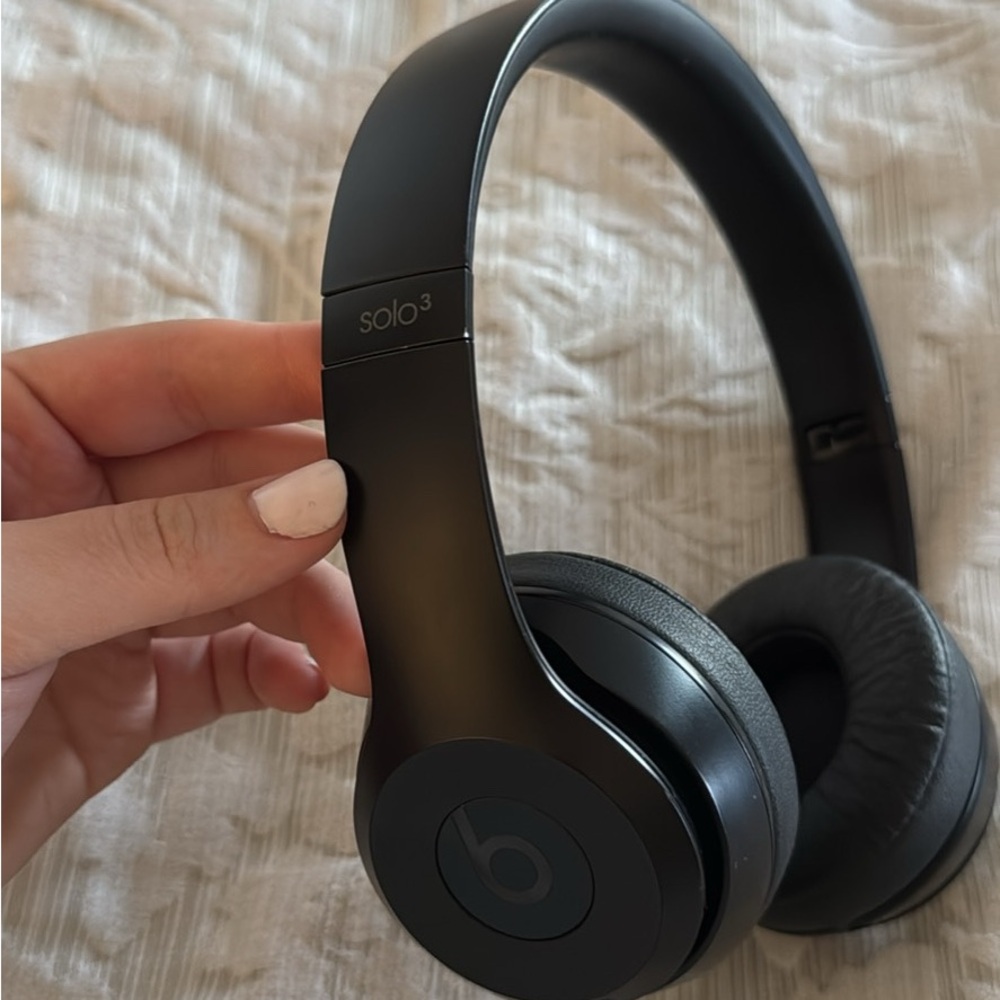 Beats by Dre Solo3 Wireless On-Ear Headphones - Matte Black